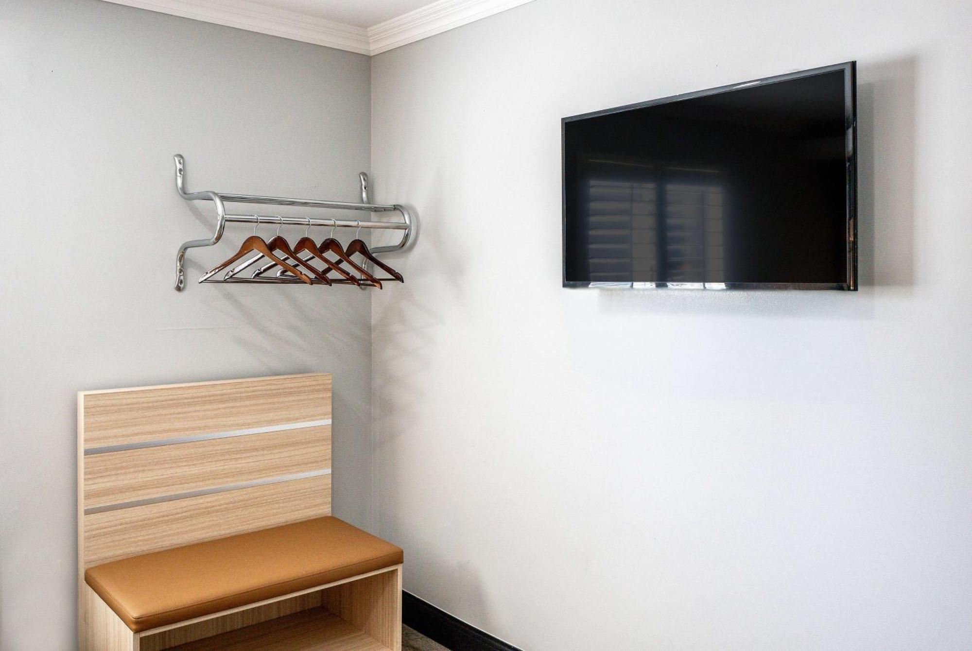 Travelodge Inn & Suites By Wyndham Bell Los Angeles Area Buitenkant foto