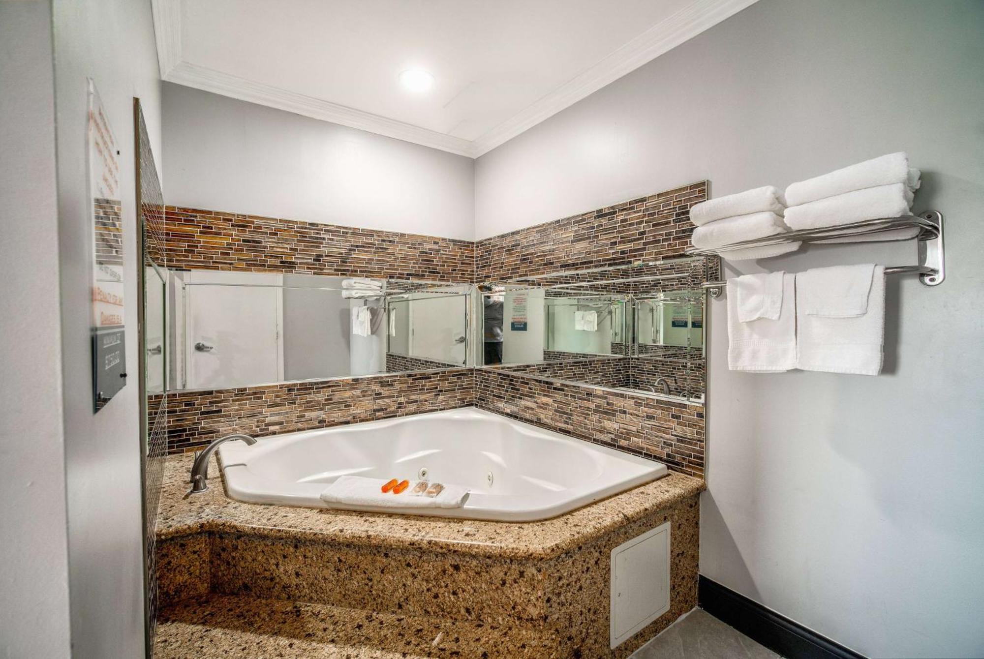 Travelodge Inn & Suites By Wyndham Bell Los Angeles Area Buitenkant foto